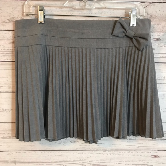 Must Have Dresses & Skirts - Must Have Pleated Gray Skirt Size Large